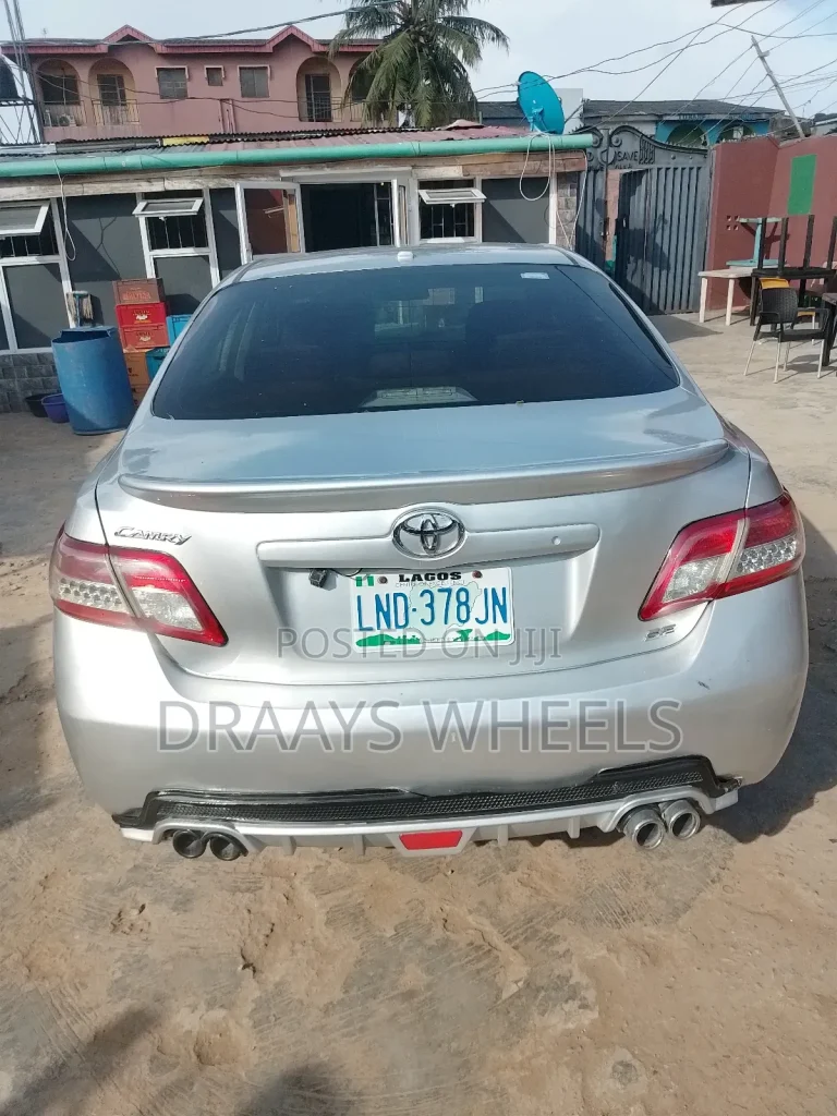 toyota camry se 4dr sedan1
