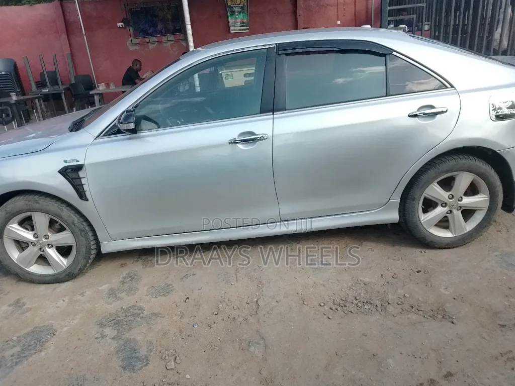 toyota camry se 4dr sedan10