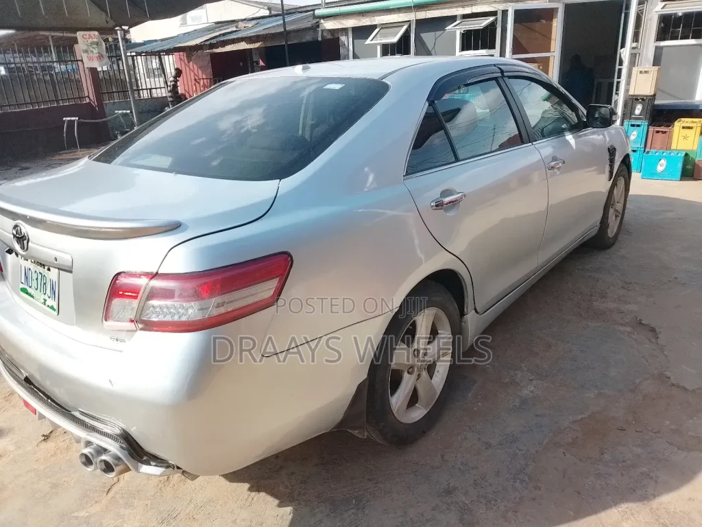 toyota camry se 4dr sedan4
