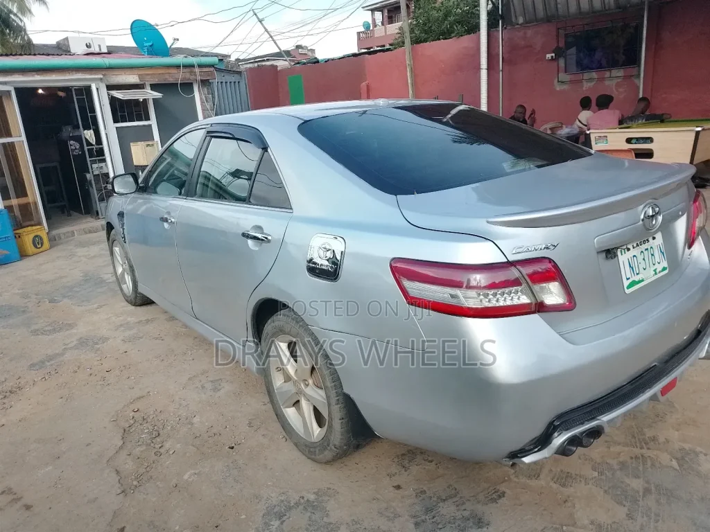 toyota camry se 4dr sedan5