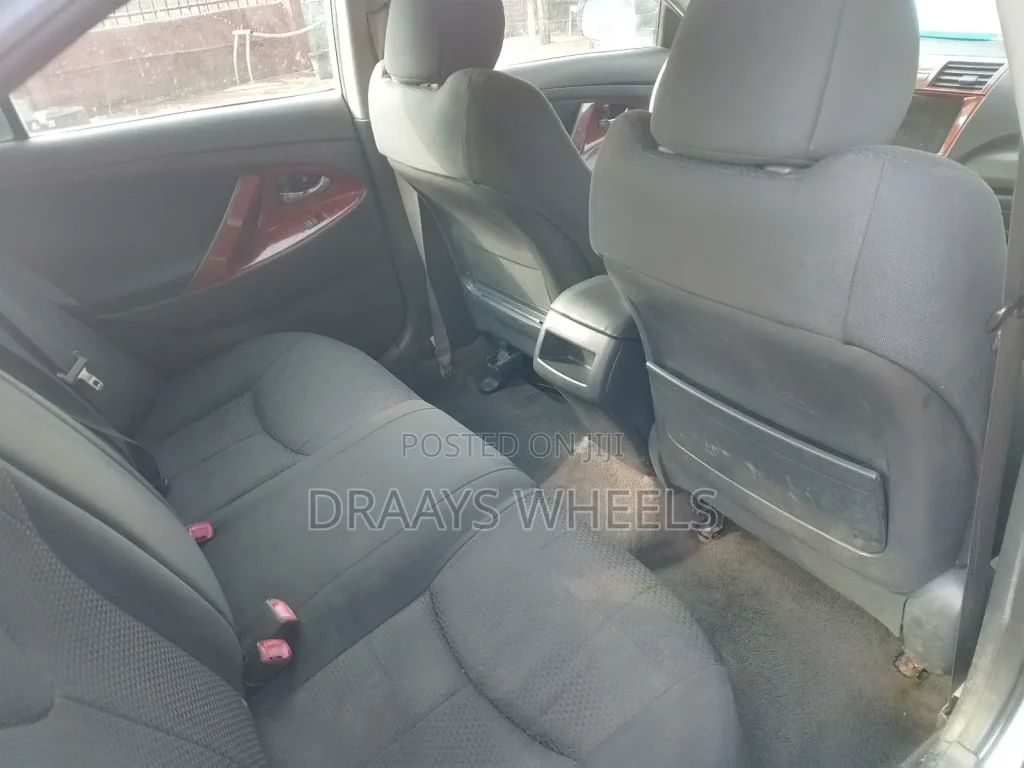 toyota camry se 4dr sedan7