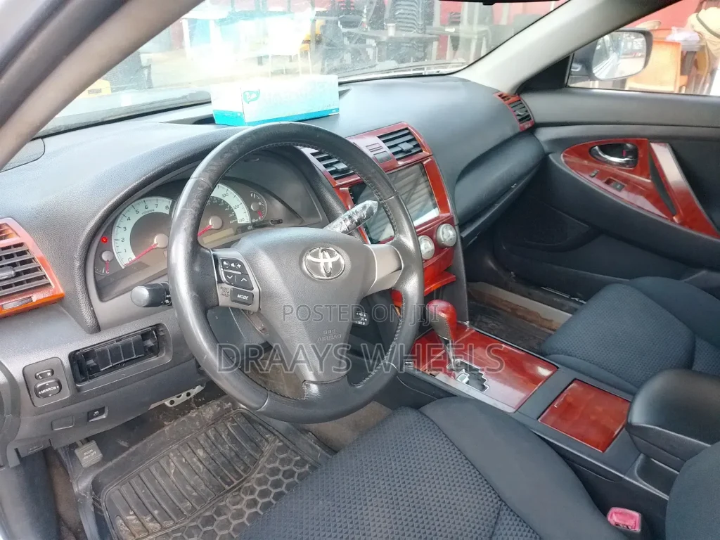 toyota camry se 4dr sedan9